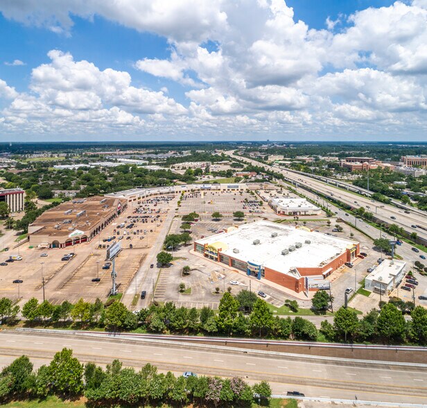 12900 Willowchase Dr, Houston, TX à louer - Photo de l’immeuble – Image 3 sur 3