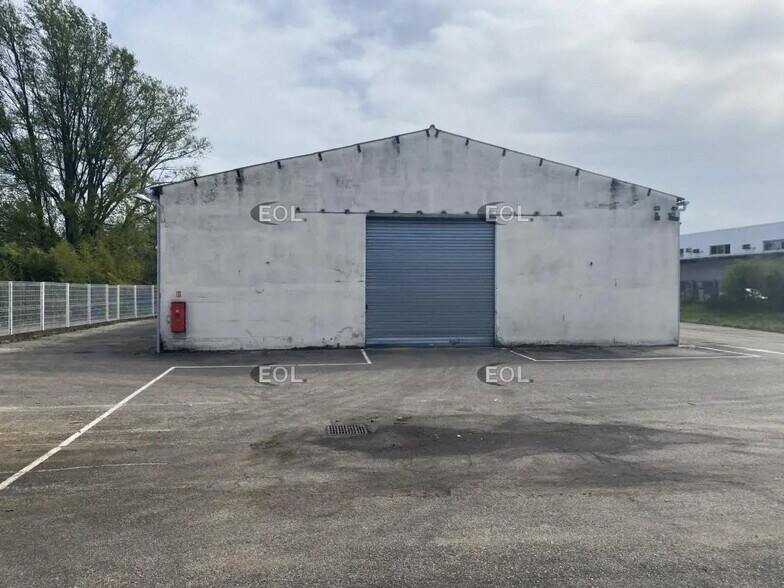 Industriel/Logistique dans Saint-Genis-Laval à louer - Photo de l’immeuble – Image 3 sur 13