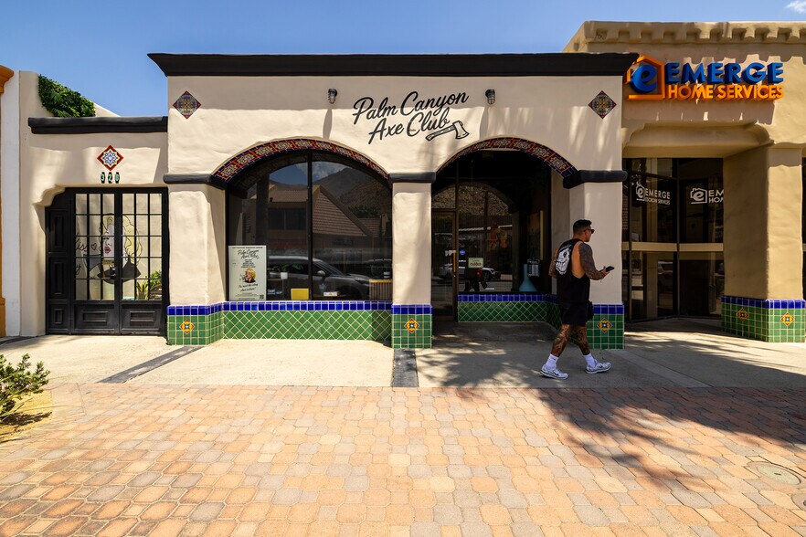 310-320 N Palm Canyon Dr, Palm Springs, CA à louer - Photo de l’immeuble – Image 3 sur 19
