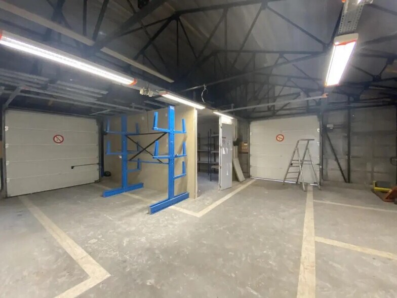 Local d'activités dans Val-de-Reuil à vendre - Photo intérieure – Image 2 sur 7