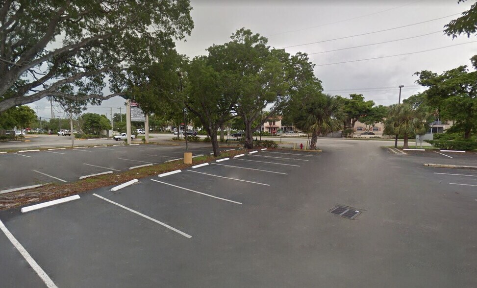 E McNab, Pompano Beach, FL à louer - Photo de l’immeuble – Image 3 sur 6