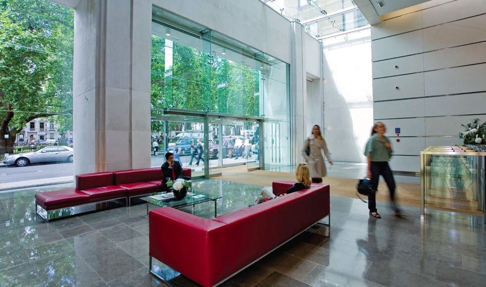 Berkeley Sq, Londres à louer - Hall d’entrée – Image 3 sur 42