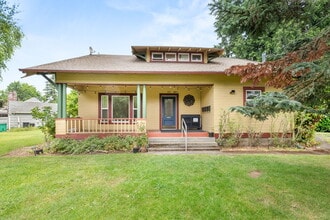 501 NE 3rd St, Gresham, OR à louer Photo de l’immeuble– Image 2 sur 28