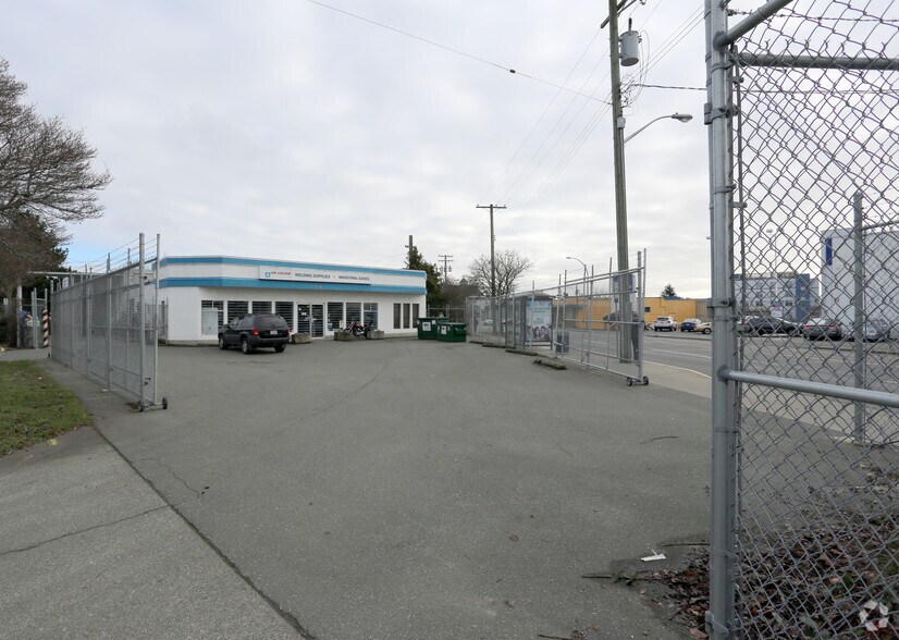 510 Gorge Rd E, Victoria, BC à vendre - Photo de l’immeuble – Image 2 sur 3