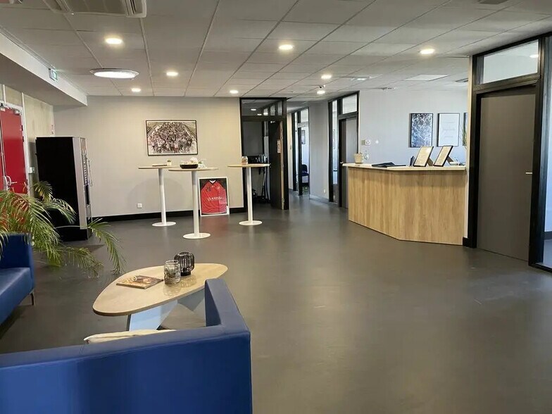 Bureau dans Valence à louer - Photo de l’immeuble – Image 2 sur 6