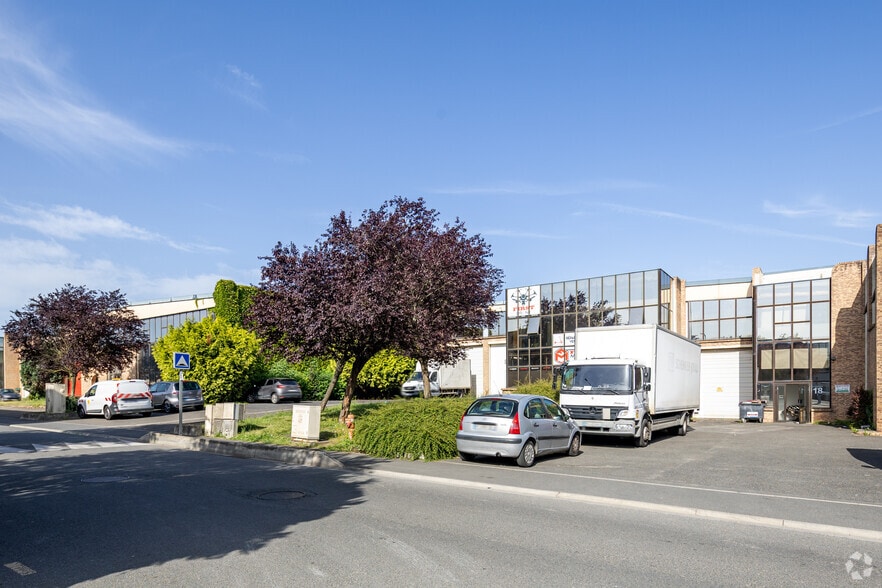 4 Rue Jacques Robert, Le Thillay à louer - Photo de l’immeuble – Image 3 sur 5