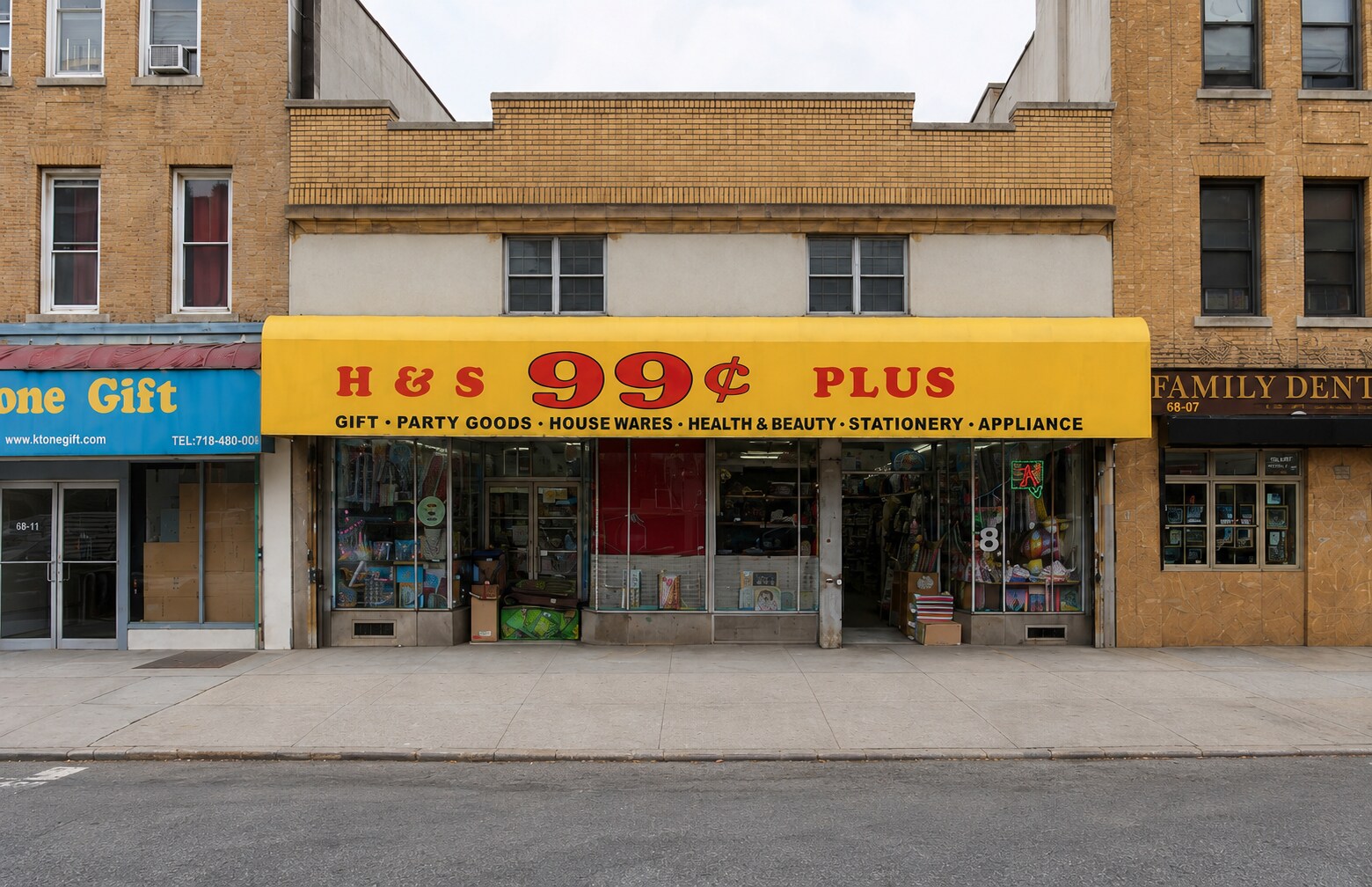 68-09 Myrtle Ave, Glendale, NY à louer Photo de l’immeuble– Image 1 sur 7