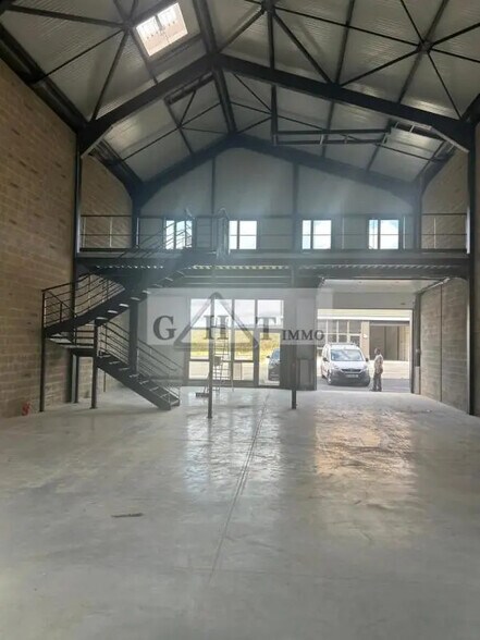 Industriel/Logistique dans Groslay à louer - Photo de l’immeuble – Image 2 sur 4