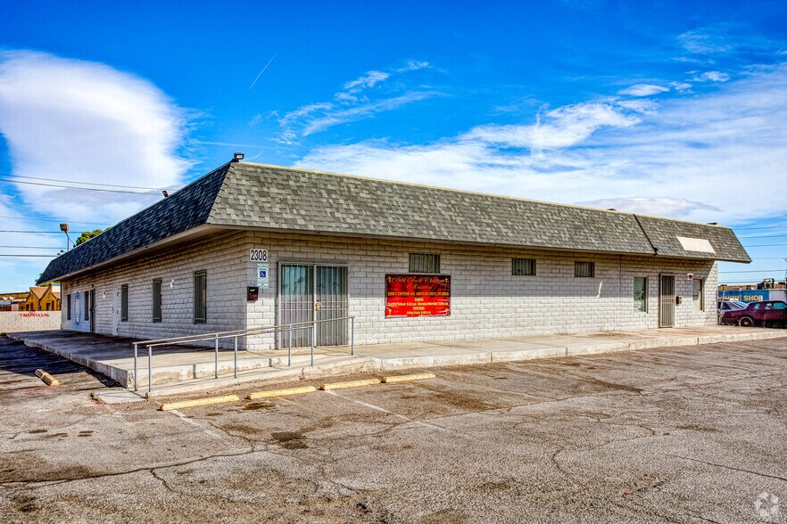 2308-2318 E Cheyenne Ave, North Las Vegas, NV à louer - Photo principale – Image 1 sur 23