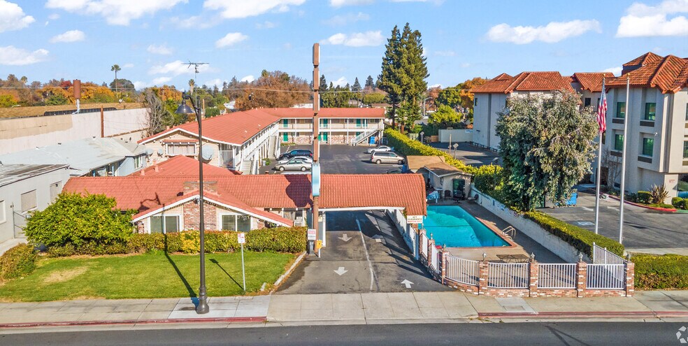 2465 El Camino Real, Santa Clara, CA à vendre - Photo de l’immeuble – Image 3 sur 26