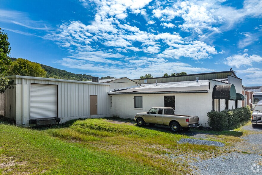 222 King St S, Calhoun, GA à vendre - Photo principale – Image 1 sur 22