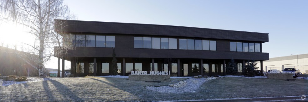 2323 91st Ave NW, Edmonton, AB à louer - Photo de l’immeuble – Image 3 sur 6