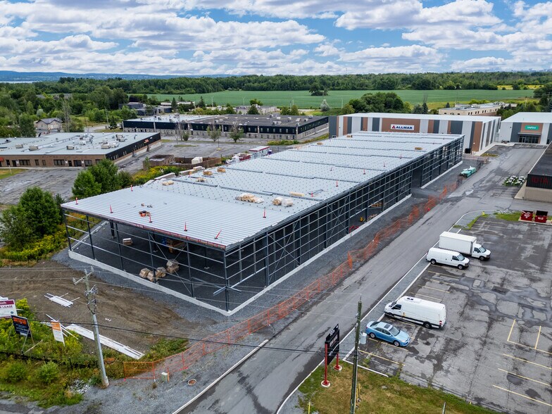 103 Schneider Rd, Kanata, ON à louer - Photo de l’immeuble – Image 2 sur 3