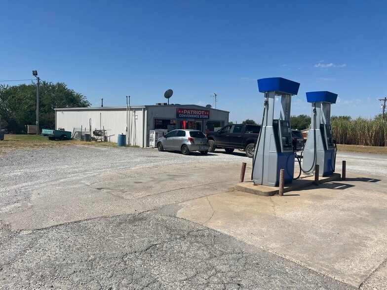 600 E Main St, Geronimo, OK à vendre - Photo de l’immeuble – Image 2 sur 36