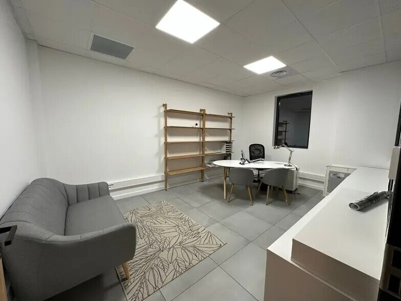 Bureau dans Montpellier à louer - Photo de l’immeuble – Image 3 sur 8