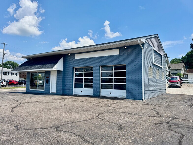 575 Canton Rd, Akron, OH à vendre - Photo de l’immeuble – Image 1 sur 17