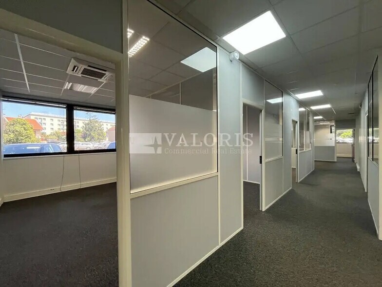 Bureau dans Villeurbanne à louer - Photo de l’immeuble – Image 1 sur 12