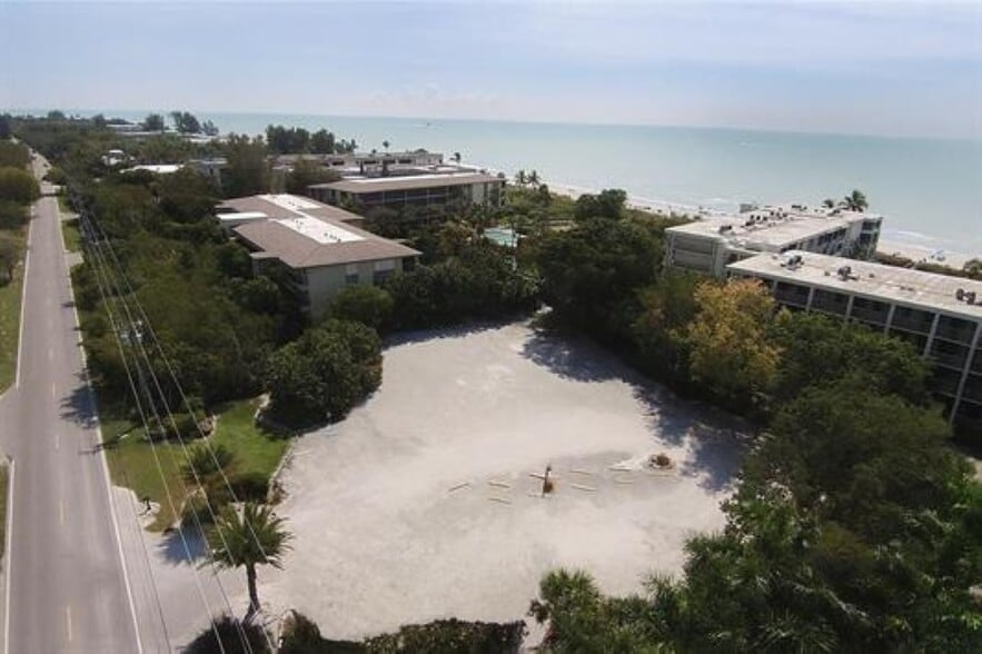 2761 W Gulf Dr, Sanibel, FL à vendre - Photo de l’immeuble – Image 1 sur 6