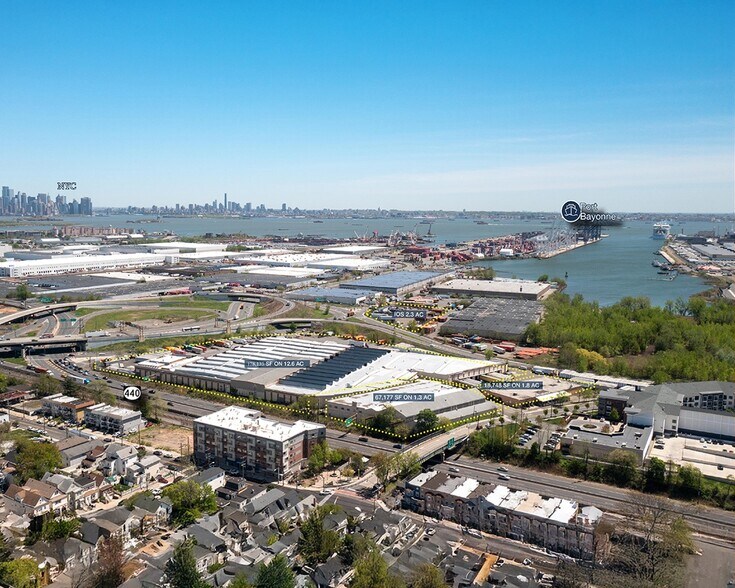 169 Pulaski St, Bayonne, NJ à louer - Photo de l’immeuble – Image 1 sur 5