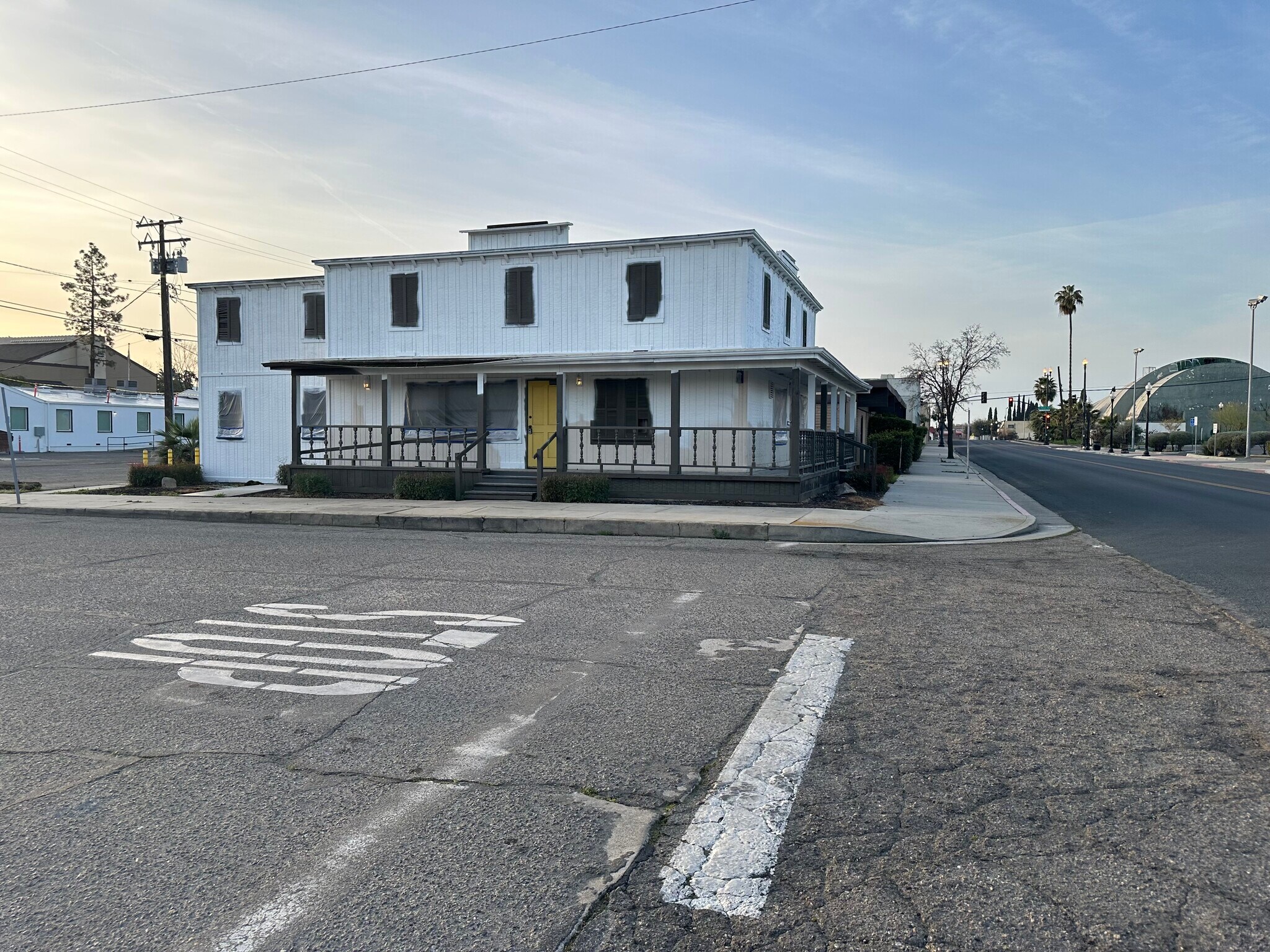 53 E Cleveland Ave, Porterville, CA à louer Photo de l’immeuble– Image 1 sur 6