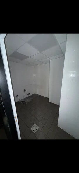 Local commercial dans Saint-Ouen-sur-Seine à louer - Photo de l’immeuble – Image 3 sur 8