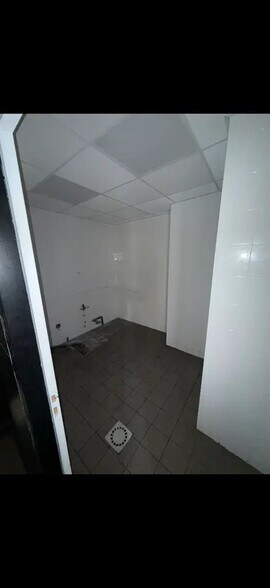 Local commercial dans Saint-Ouen-sur-Seine à louer - Photo intérieure – Image 3 sur 8