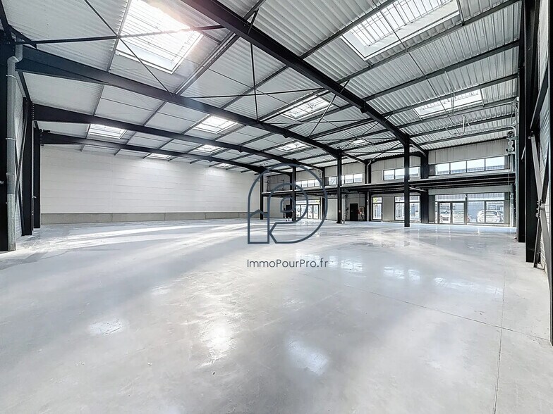 Local d'activités dans LA CHAPELLE-D'ARMENTIERES à vendre - Photo de l’immeuble – Image 3 sur 7