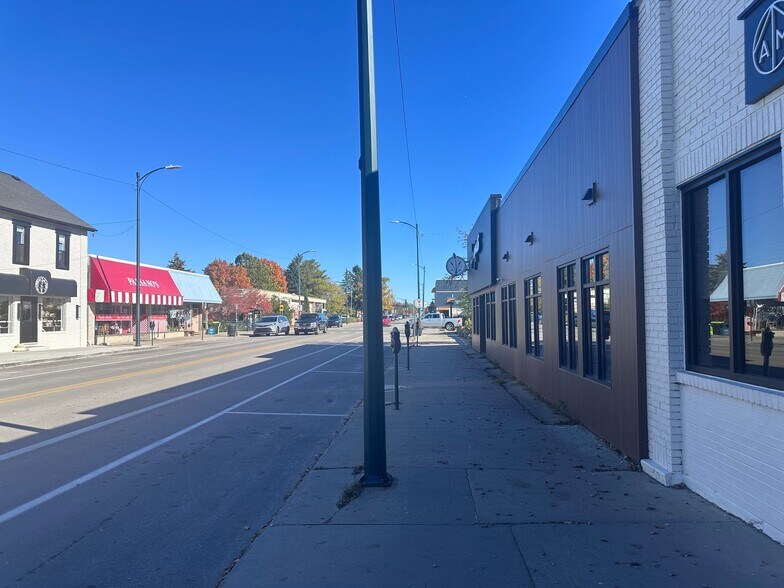 440 E Front St, Traverse City, MI à vendre - Photo de l’immeuble – Image 3 sur 26