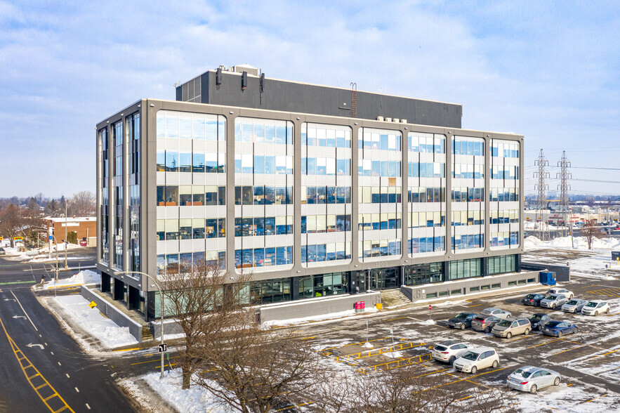 1200 Boul Saint-Martin O, Laval, QC à louer - Photo de l’immeuble – Image 3 sur 8