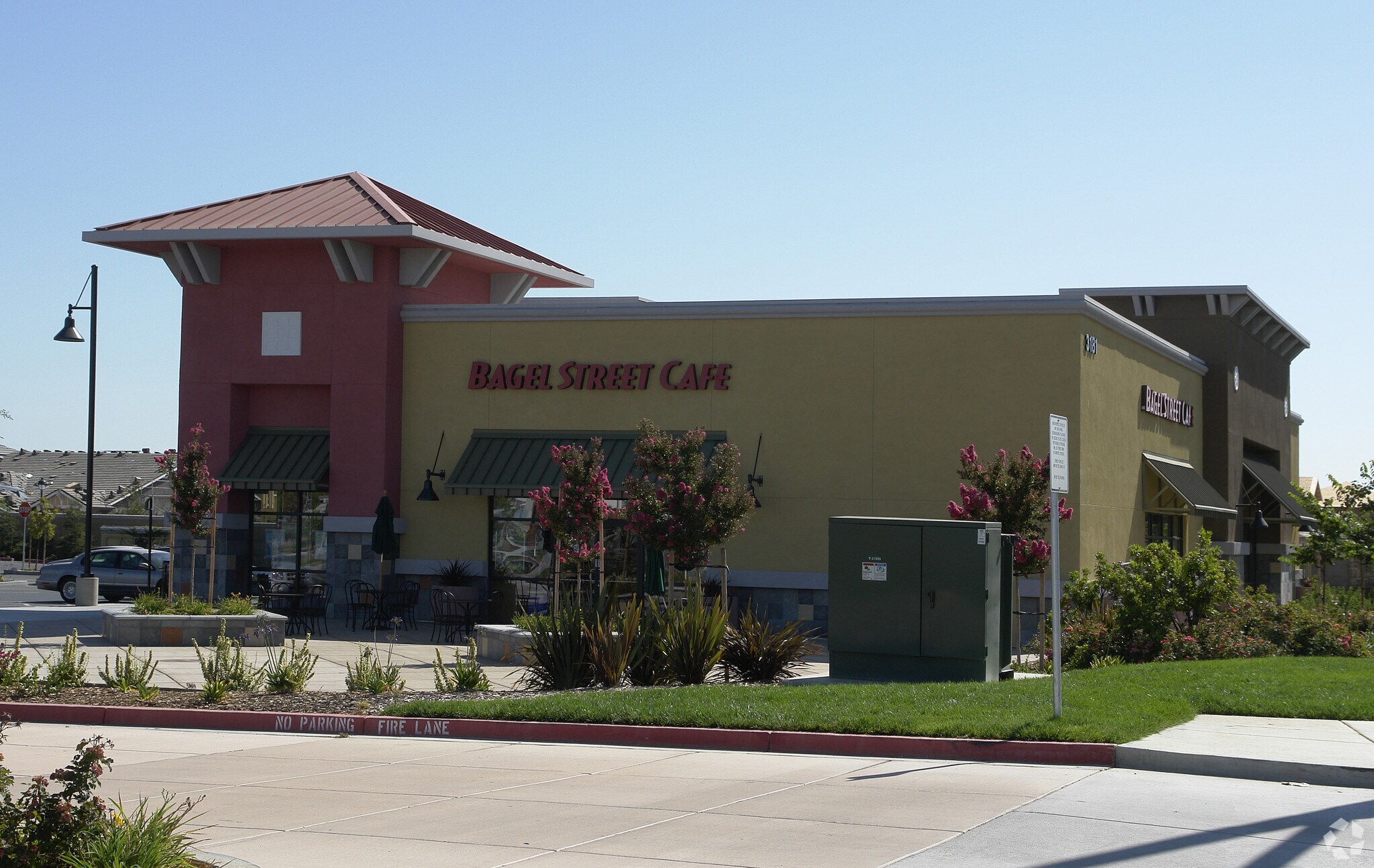 Balfour Rd, Brentwood, CA à louer Photo de l’immeuble– Image 1 sur 10