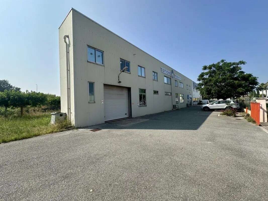 Industriel/Logistique dans Fréjus à louer Photo de l’immeuble– Image 1 sur 3