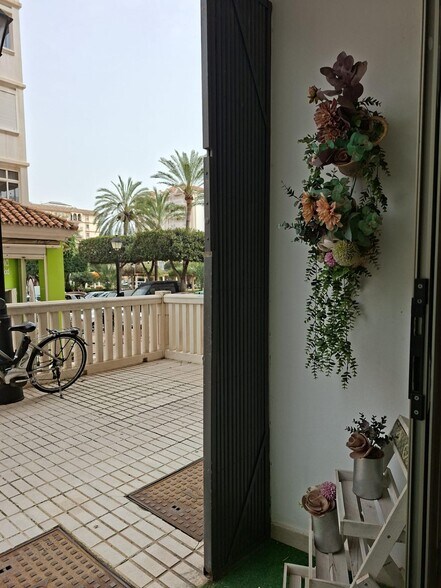 Local commercial dans Fuengirola, Málaga à louer - Photo de l’immeuble – Image 3 sur 16
