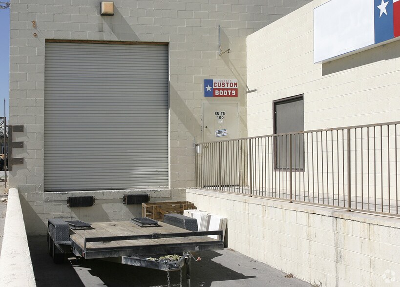5611-5617 S Valley View Blvd, Las Vegas, NV à louer - Photo de l’immeuble – Image 3 sur 12