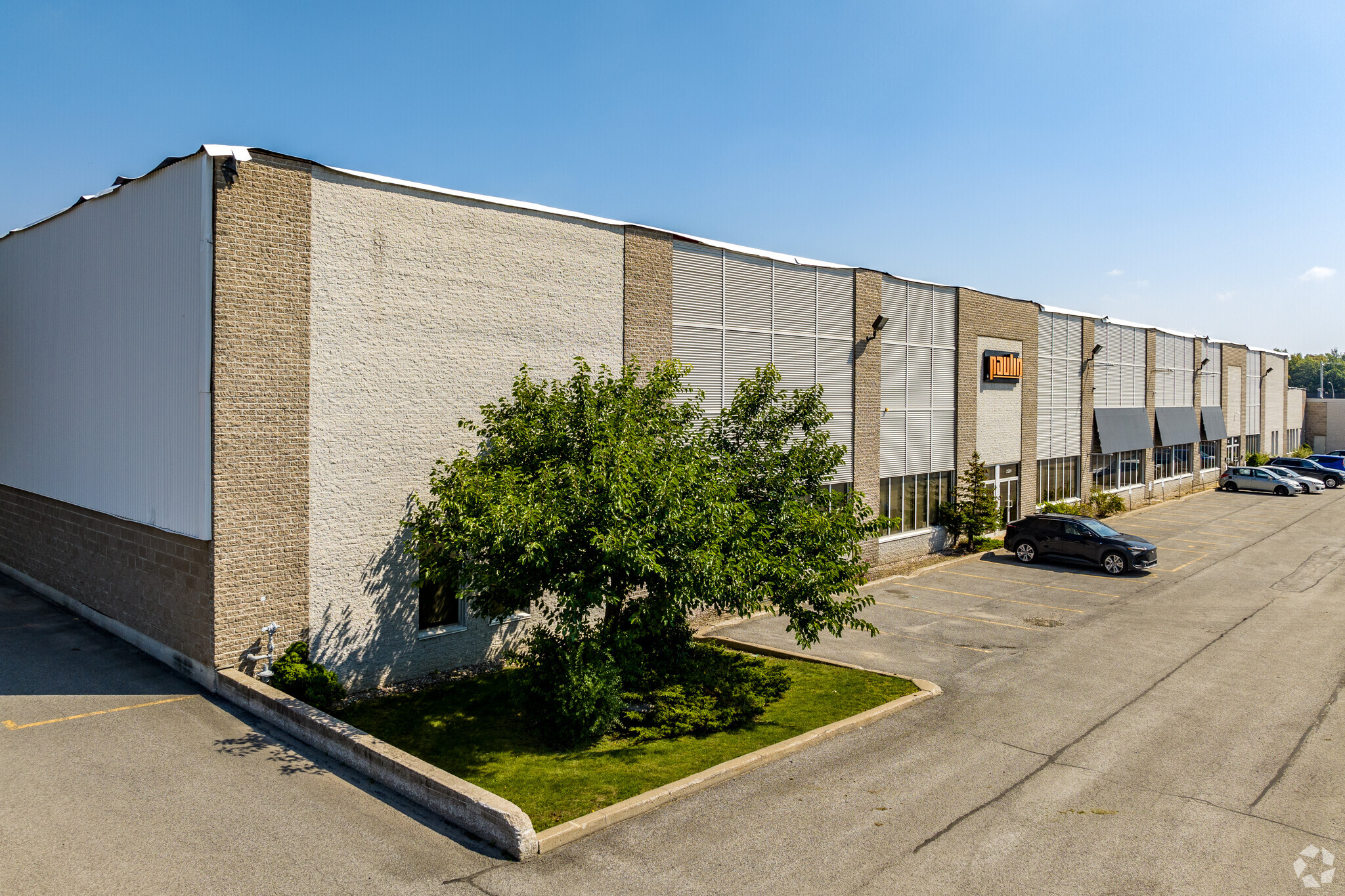 2575-2583 Rue Debray, Laval, QC à louer Photo principale– Image 1 sur 20