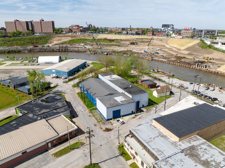 1720 Fall St, Cleveland, OH à louer - Photo de l’immeuble – Image 1 sur 10