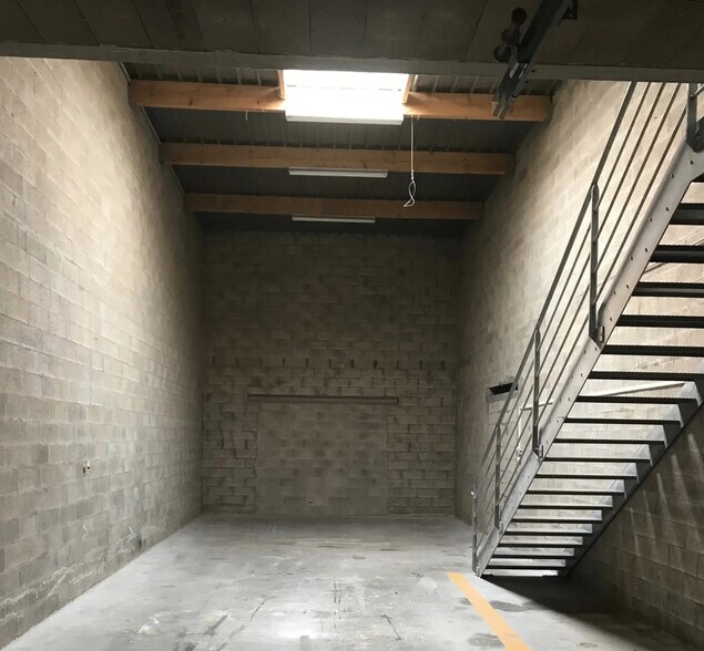 Local d’activités dans Ozoir-la-Ferrière à louer - Photo intérieure – Image 2 sur 4