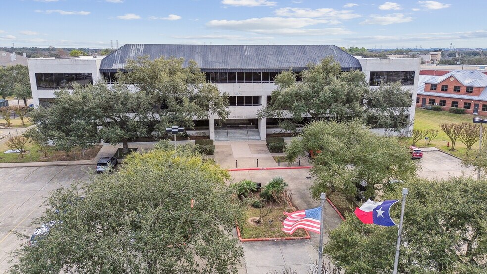 3027 Marina Bay Dr, League City, TX à vendre - Photo de l’immeuble – Image 3 sur 17