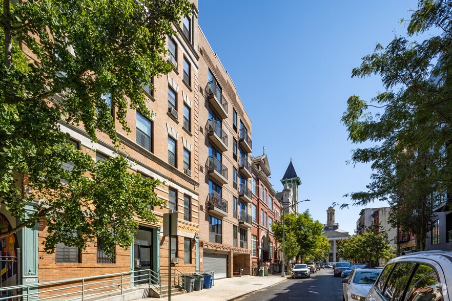 433 E 115th St, New York, NY à vendre - Photo de l’immeuble – Image 2 sur 7