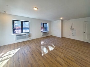 3923 Carpenter Ave, Bronx, NY à louer Photo intérieure– Image 1 sur 5