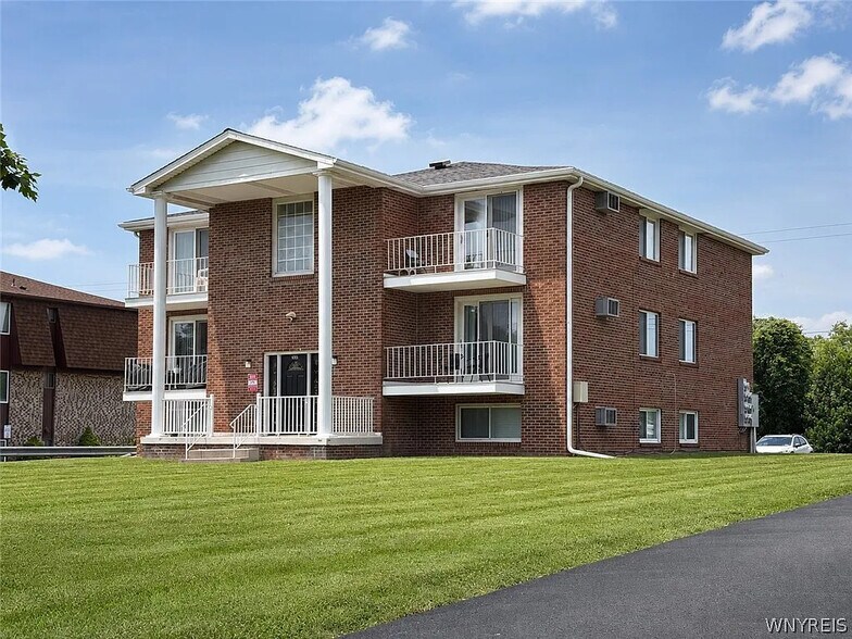 6293 Robinson Rd, Lockport, NY à vendre - Photo de l’immeuble – Image 2 sur 36