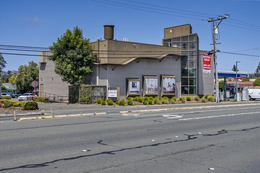 1125 W Steele Ln, Santa Rosa, CA à vendre - Photo de l’immeuble – Image 2 sur 25
