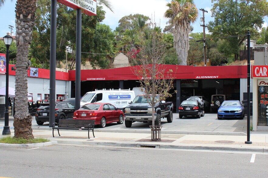 636 S Santa Fe Ave, Vista, CA à vendre - Photo de l’immeuble – Image 3 sur 12