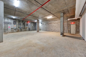 7201 Queens Blvd, Woodside, NY à louer Photo intérieure– Image 2 sur 2