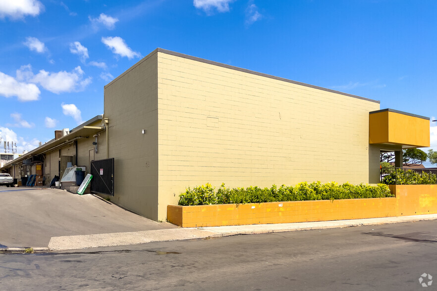 94-226 Leoku St, Waipahu, HI à louer - Photo de l’immeuble – Image 3 sur 5