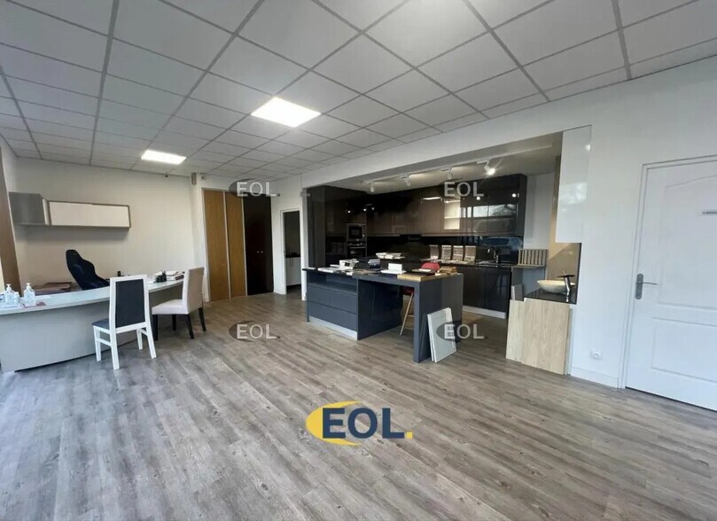 Local commercial dans Saint-Soupplets à louer - Photo de l’immeuble – Image 1 sur 6