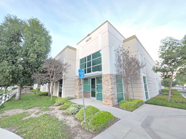 14171 Fern Ave, Chino, CA à vendre - Photo principale – Image 1 sur 29