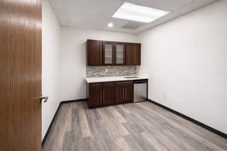 1504 Brookhollow Dr, Santa Ana, CA à louer Photo intérieure– Image 1 sur 2