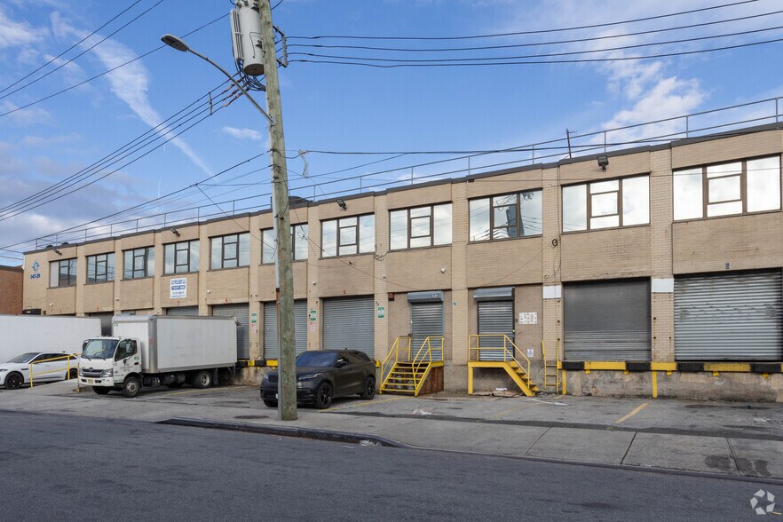 147-29 182nd St, Jamaica, NY à louer - Photo de l’immeuble – Image 2 sur 4