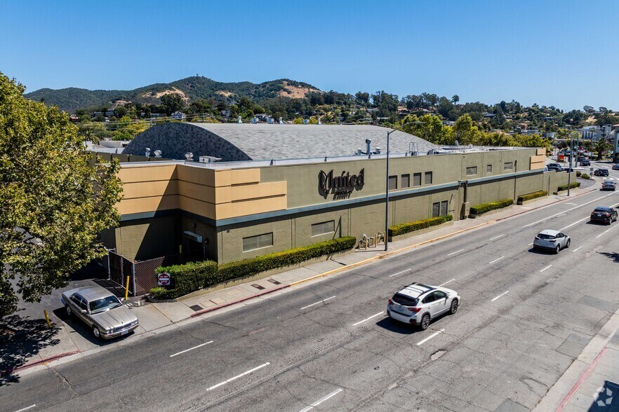 515 3rd St, San Rafael, CA à vendre - Photo de l’immeuble – Image 2 sur 3