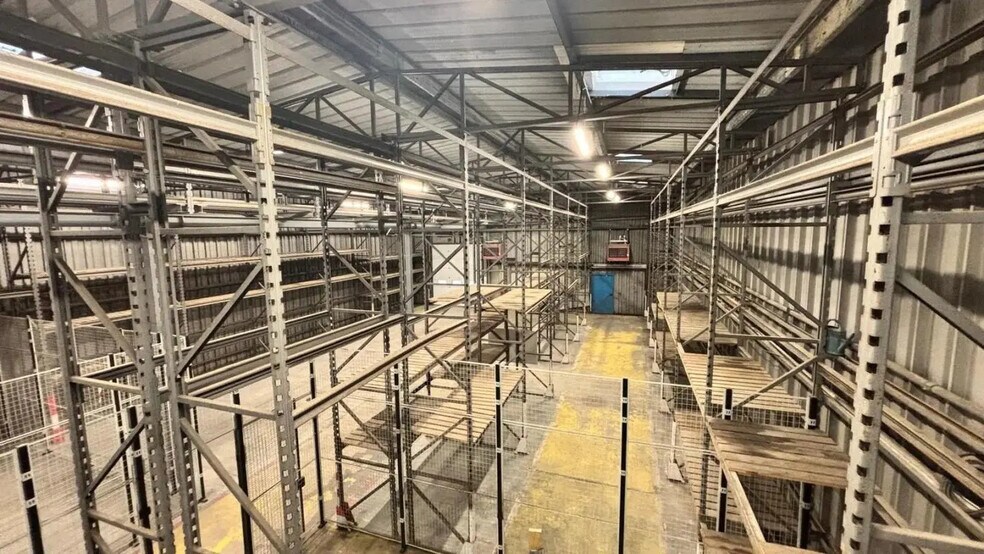 2 Rue Des Osiers, Coignières à louer - Photo de l’immeuble – Image 2 sur 8